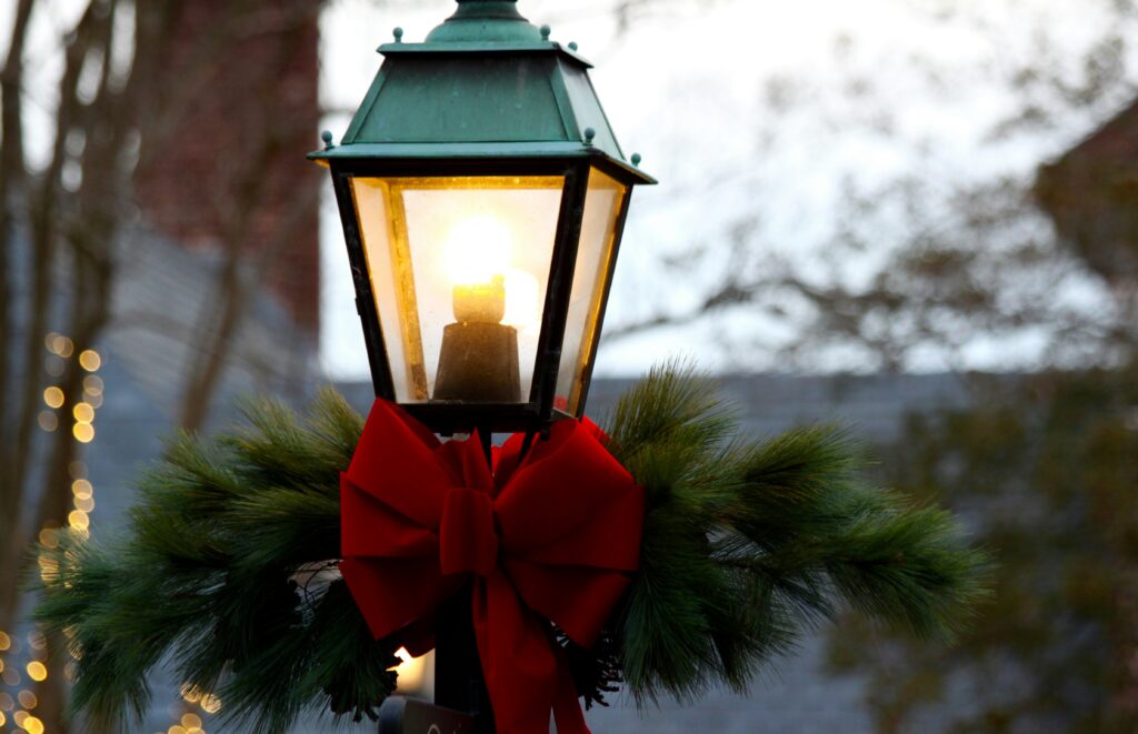 How Long Are Christmas Decorations Up In Leavenworth?