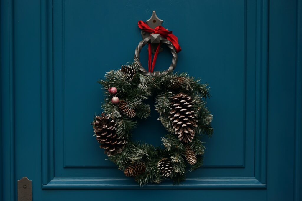 How Long Are Christmas Decorations Up In Leavenworth?